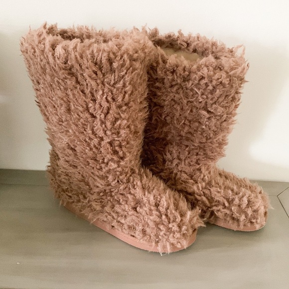 Fuzzy Faux Sherpa Brown Casual Boots 7 - Picture 1 of 7